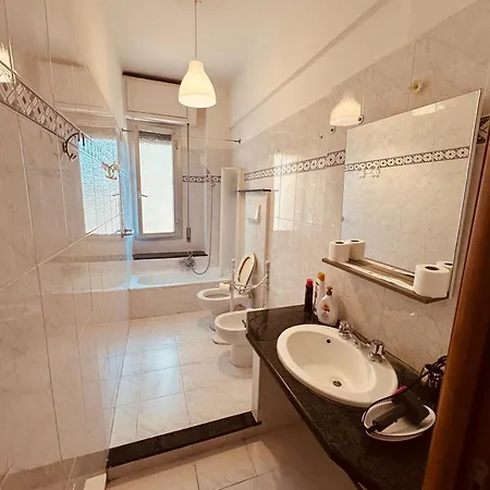 Double And Triple Near Principe Station Shared Bathroom Oda ve Kahvaltı 3*